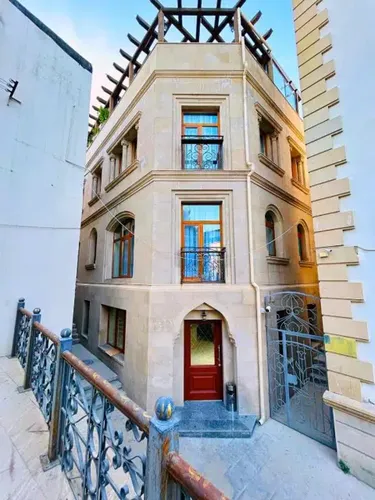 Parliament Hotel &amp; Restaurant