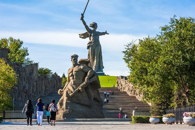 Только сок, тишина и шелест кожуры