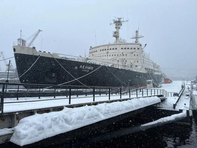 Северные огни: Мурманск, Териберка, Кировск